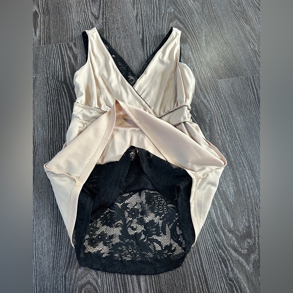 Ricki’s Lace overlay Top, V neck, Dressy or casual. Sz XS, good condition - Picture 9 of 9